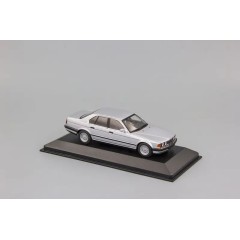 1:43 Масштабная модель BMW 7-Series (E32) 1986 Silver