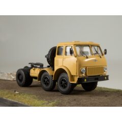 1:43 Легендарные грузовики СССР №29 - МАЗ-520 седельный тягач