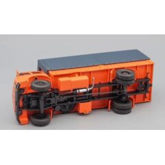 1:43 Масштабная модель МАЗ 53352 бортовой с тентом (1974-1976), св.оранжевый