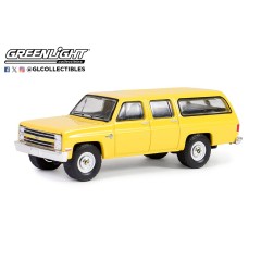 1:64 Масштабная модель CHEVROLET Suburban K20 Custom Deluxe 1987 Construction Yellow