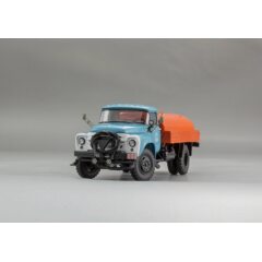 1:43 Комплект из двух Автомобилей Поливомоечных «ПМ-130Б» - 1973 г. Москва