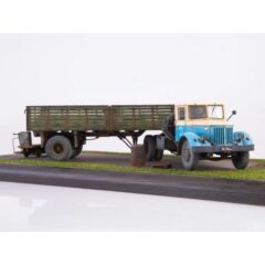 1:43 Сборная модель МАЗ-200В с полуприцепом МАЗ-5215