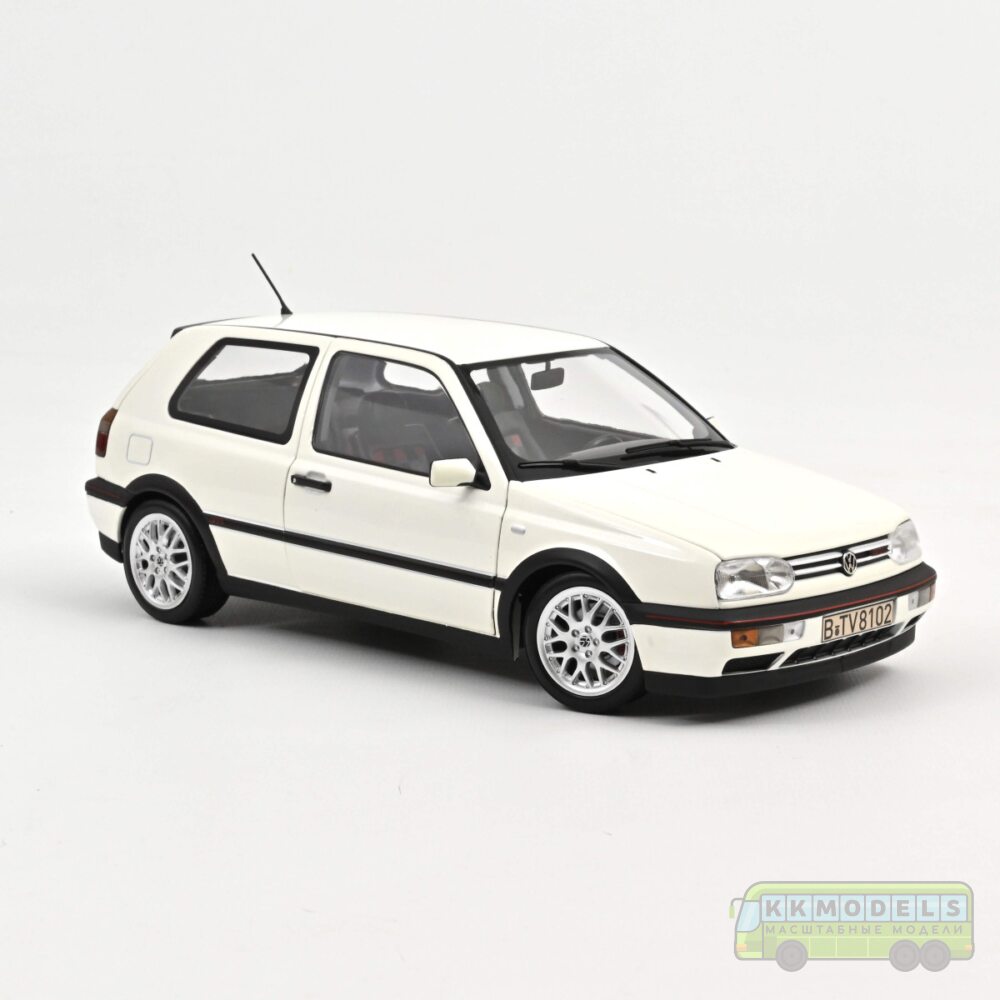 1:18 Масштабная модель VW Golf III GTI (3-двери) 1996 Candy White