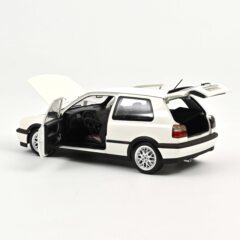 1:18 Масштабная модель VW Golf III GTI (3-двери) 1996 Candy White