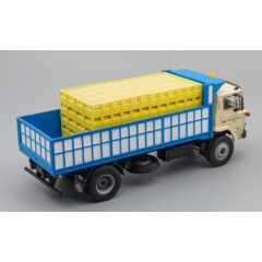 1:43 Масштабная модель EBRO P200 (1973) Miguel y Clara, beige / blue