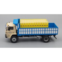 1:43 Масштабная модель EBRO P200 (1973) Miguel y Clara, beige / blue