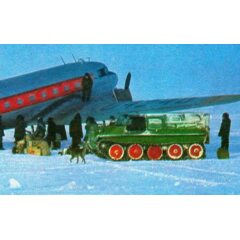 1:43 Масштабная модель Гусеничный транспортёр-снегоболотоход (ГТ-С), 1954 г., с тентом