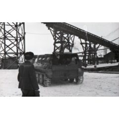 1:43 Масштабная модель Гусеничный транспортёр-снегоболотоход (ГТ-С), 1954 г., с тентом