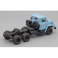 1:43 Масштабная модель КРАЗ 252 седельный тягач (1979-1990), голубой