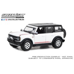 1:64 Масштабная модель FORD Bronco "Bronco 66" First Edition (Lot #3001) 2021 Oxford White/Black Roof