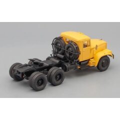 1:43 Масштабная модель КРАЗ 258Б седельный тягач (1969-1977), желтый