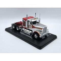 1:43 Масштабная модель седельный тягач FREIGHTLINER FLC 120 64 T со спальником 1977 Silver/Red