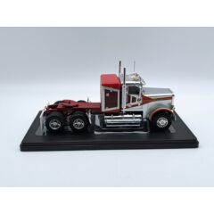 1:43 Масштабная модель седельный тягач FREIGHTLINER FLC 120 64 T со спальником 1977 Silver/Red