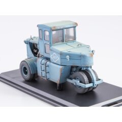 1:43 Масштабная модель Пневмоколесный каток Д-365 (со следами эксплуатации)