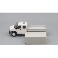 1:43 Масштабная модель ГАЗон C42R33 бортовой (с тентом), белый / серый