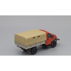 1:43 Масштабная модель ГАЗон C41A23 бортовой (с тентом), красно-коричневый / серый