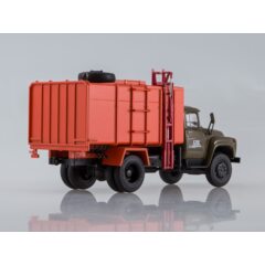 1:43 Масштабная модель КО-413 (130), поздний (хаки/оранжевый)