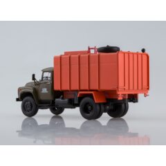 1:43 Масштабная модель КО-413 (130), поздний (хаки/оранжевый)