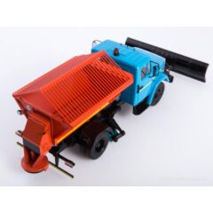 1:43 Масштабная модель КО-829А пескоразбрасыватель