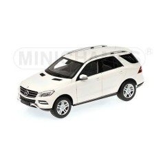 1:18 Масштабная модель Mercedes-Benz M-Class - white
