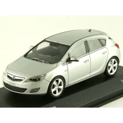 1:43 Масштабная модель Opel Astra J Limousine 2011 Argonsilber