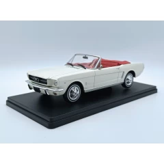 1:24 Масштабная модель FORD Mustang convertible (1965), white / red