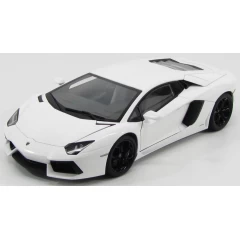 1:18 Масштабная модель Lamborghini Aventador LP700-4 (Matt.White) 2011