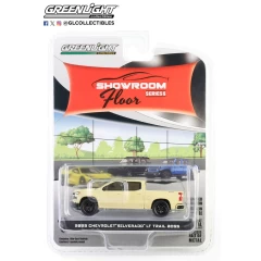 1:64 Масштабная модель CHEVROLET Silverado LT Trail Boss Z71 4x4  2023 Sand Dune Metallic
